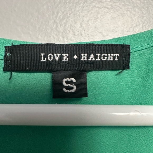 **3 for $15**Mint Green Sleeveless Blouse with Scoop Neck - Picture 4 of 4